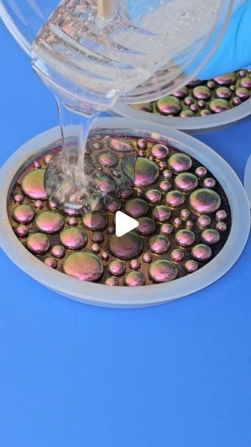 Alcohol Ink Ideas Tutorials, Mica Art, How To Make Magnets, Epoxy Projects, Amazing Resin, Resin Art Supplies, Resin Box, Glue Art, Branded Pins