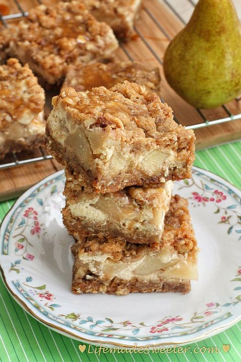 Pear Bars, Pear Cheesecake, Pear Recipes Easy, Pear Dessert Recipes, Pear And Almond Cake, Streusel Bars, Pear Dessert, Dairy Free Cream Cheese, Oat Crumble