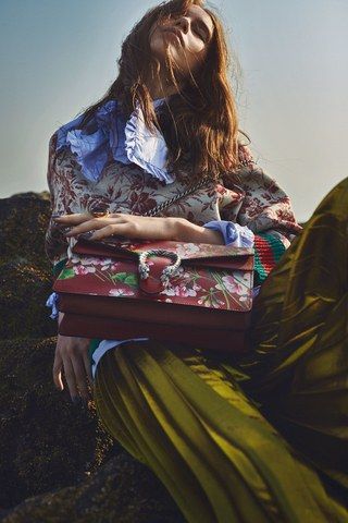 Fall's Best Floral Handbags Floral Editorial, Gucci 2015, Ivy Fashion, Camilla Akrans, The House Of Gucci, 70s Wallpaper, High Shelf, Gucci Cruise, Inez Vinoodh