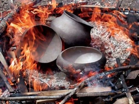 How To Glaze Pottery Without A Kiln, Pottery Kiln Homemade, Pottery Without A Kiln, Homesteading Crafts, Pottery Firing, Firing Clay, Home Kiln, Primitive Pottery, Side Hussle