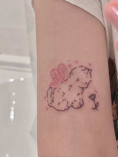 Cat Flowers Tattoo, Cute Kitten Tattoo, Uwu Tattoo, Cat Small Tattoo, Little Cat Tattoo, Alt Tats, Soft Tattoo Aesthetic, Minimal Cat Tattoo, Soft Tattoo