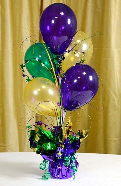 Reunion Decorations, Mardi Gras Centerpieces, Deco Ballon, Tafel Decor, Mardi Gras Decorations, בר מצווה, Mardi Gras Party, Balloon Centerpieces, Masquerade Party