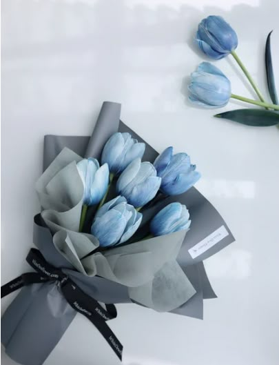 Singapore fresh flower delivery Minimalist Shelf Decor, Tulip Bouquets, Minimalism Living, Blue Flowers Bouquet, Luxury Flower Bouquets, List Of Flowers, Online Flower Delivery, Baby Blue Aesthetic, Red Rose Bouquet