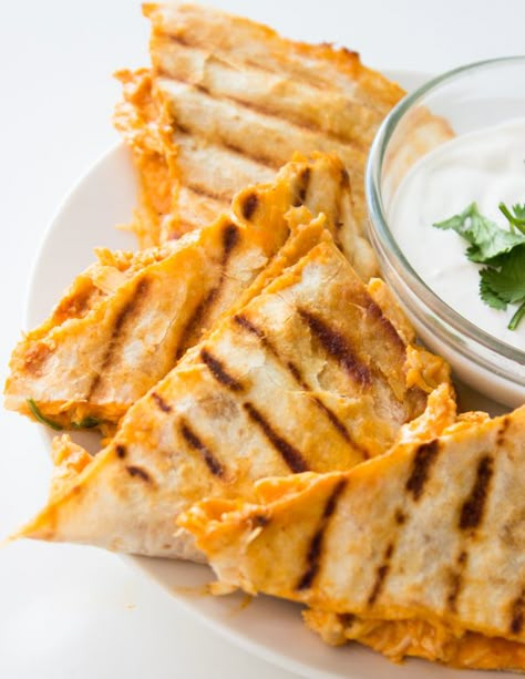 Buffalo Chicken Quesadilla, Buffalo Chicken Recipes, Brunch Buffet, Munnar, Chicken Quesadillas, College Meals, Snacks Für Party, Idee Pasto Sano, Nom Nom Nom