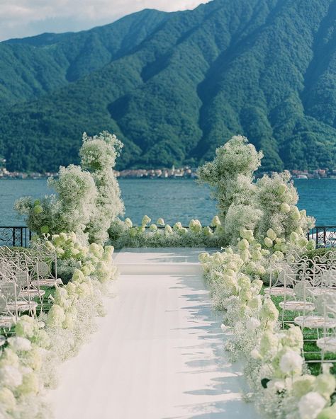 Crazy Rich Asians Wedding, Traditional Pakistani Wedding, Indoor Wedding Decorations, Gypsophila Wedding, Summer Film, Wedding Isles, Indoor Wedding Receptions, Dream Wedding Decorations, Lakeside Wedding