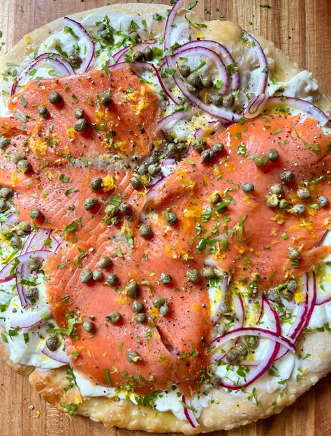 Smoked Salmon Pizza Recipe, Salmon Pizza Recipe, Pizza Dinner Party, Christmas For Two, Golden Pizza, Smoked Pizza, Mothers Day Lunch, Pineapple Meatballs, Smoked Salmon Pizza