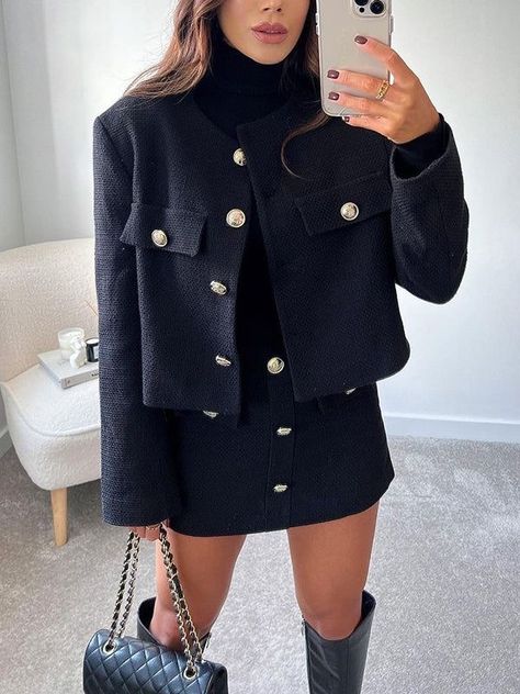 Tweed Set Outfit, Work Blazer Outfit, Tweed Women, Tweed Jacket Outfit, Blazer E Short, Black Tweed Jacket, Tweed Outfit, Blazer Outfits Casual, Blazer And Skirt Set