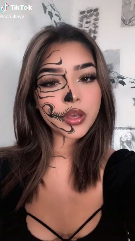 Halloween Makeup Diy Tutorial, Scream Halloween Costume, Makeup Halloween Ideas, Girl Halloween Makeup, Halloweenský Makeup, Holloween Makeup, Monster Makeup, Vampire Bride, Classy Halloween Costumes