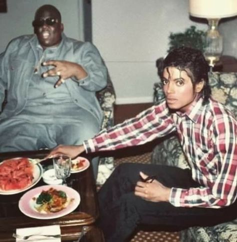 Rare image of Biggie Smalls and Michael Jackson Michael Core, Hip Hop 90, Coming Up For Air, 90s Rappers Aesthetic, Rappers Aesthetic, 90s Rappers, Ghostface Killah, Hip Hop Classics, Muhammed Ali