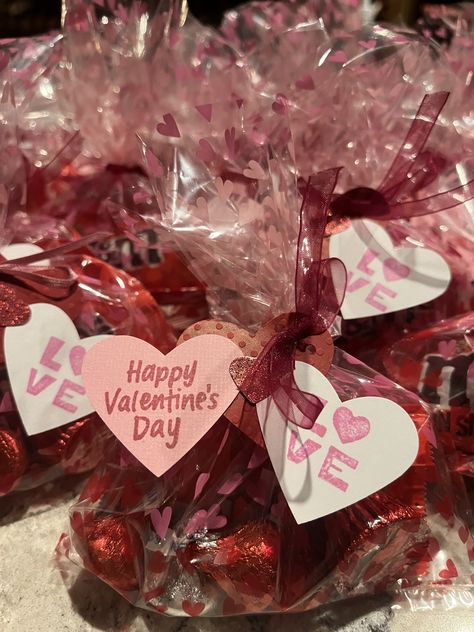 Valentine’s Day Gram Ideas, Valentines Grams Ideas, Valentines Gifts For Employees, Valentine’s Day Grams, Valentine’s Day Bag Ideas For School, Valentine Grams Ideas, Valentines Sales Ideas, Valentines Exchange Ideas, Candy Grams Valentine