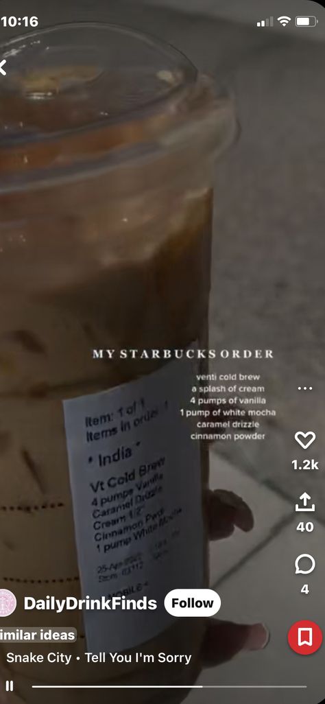 Caramel Cold Brew, Cafe Recipes, How To Order Starbucks, White Mocha, Starbucks Recipes, Cinnamon Powder, Cafe Food, Cold Brew, Copycat Recipes