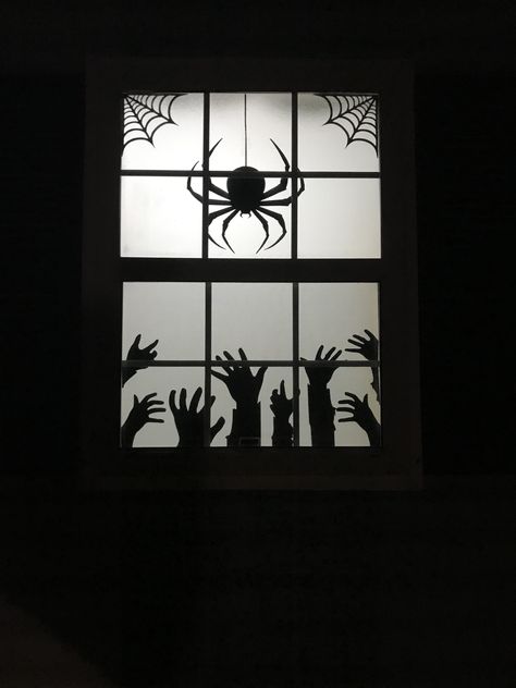 Spooky Halloween Windows, Halloween Decorations On Windows, Shadow Halloween Decorations, Halloween Sillouette Art Window, Scary Window Silhouettes, Halloween Shadow Window, Halloween Windows Diy, Diy Halloween Decorations Window, Easy Diy Halloween Window Decorations