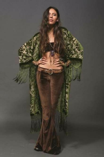 Boho Kimono Outfit, Boho Clothing Style, Hobo Outfit, Stile Hippie Chic, Bohemian Style Winter, 60s Hippies, Hippie Elegante, Bohemian Schick, Looks Hippie