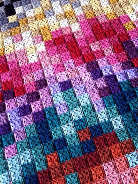 Over 400 squares in your most favorite colors, blended in this mesmerizing piece – 35-40 shades or more! Design Profile Location: Arizona Pattern: Plain-Jane granny squares with a slight vari… Temperature Crochet, Temperature Blanket Ideas, Temperature Afghan, Temperature Blanket Crochet, Temp Blanket, Crochet Temperature Blanket, Pixel Crochet Blanket, Blanket Inspiration, Crochet Quilt Pattern