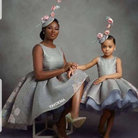 Awesome Mother-Daughter Matching Outfits Ideas Twining Dresses For Mother Daughter, Mom Daughter Matching Dresses Traditional, Mother And Daughter Frock Design, Twinning Outfits Mother Daughters Gown, Mother And Daughter Long Frocks, Mother Daughter Dresses, Lace Asoebi Styles, Mother Daughter Dresses Matching, Mother Daughter Matching Outfits