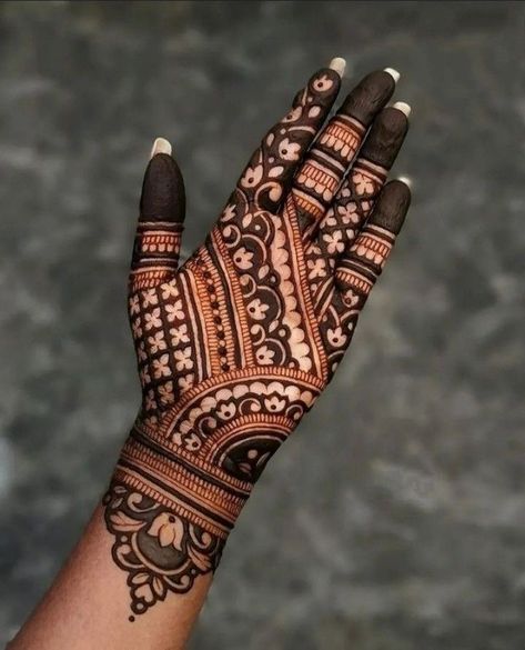 Tattoos About Mom, Front Mehndi, Short Mehndi Design, Palm Mehndi Design, Front Mehndi Design, Modern Mehndi, Simple Mehndi Design, Tattoo Meanings, Modern Mehndi Designs