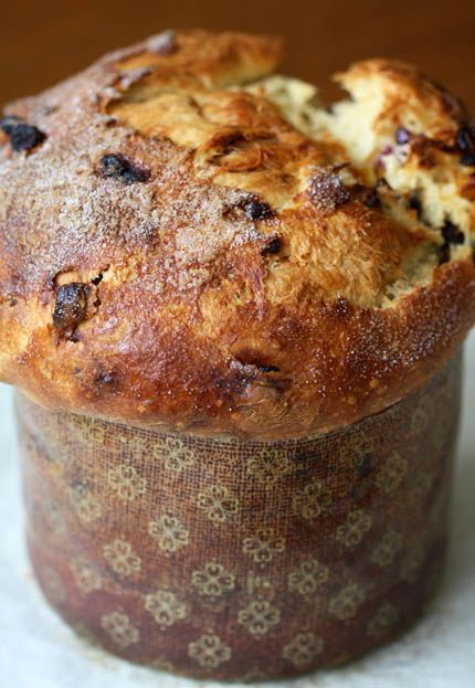 Panettone was traditionally a Christmas bread sold all over Italy during the holidays. It finds its origins in Milan around the 15th century, and has been the subject of much romantic lore.  The mo… Panettone Bread, Panettone Recipe, Christmas Bread, Artisan Pizza, Italian Christmas, Italian Desserts, Sweet Bread, Bread And Pastries, Sweet Breads