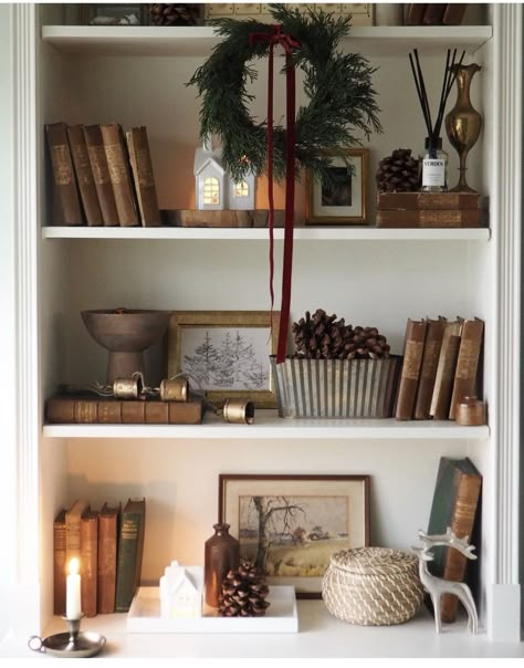 Wreath Decorating Ideas, Christmas Bookshelf, Shelf Decor Living Room, Bookcase Decor, Bookshelf Styling, Christmas Interiors, December 21, Bookshelf Decor, Shelf Styling