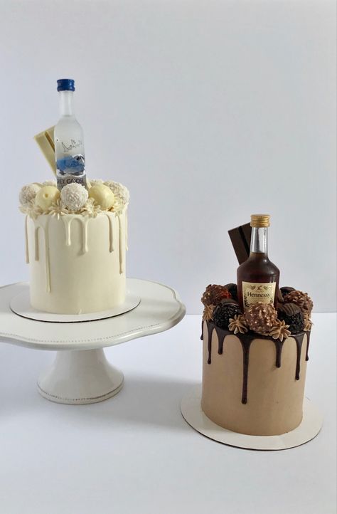 White cake with white drip. White chocolates surround the top. Mini alcohol bottle sits in the middle. To the right a chocolate cake with chocolate drip. Chocolate candies surround the top and there is also a mini alcohol bottle in the middle. Drinks Cake Design, Cake For Alcohol Lovers, Alcohol Bday Cake, Drinking Cake Ideas, Birthday Alcohol Bottle, Mini Alcohol Bottle Cake, Cake With Bottles Of Alcohol, 21st Birthday Cake With Alcohol Bottles, 21st Birthday Cake Alcohol Mini Bottles