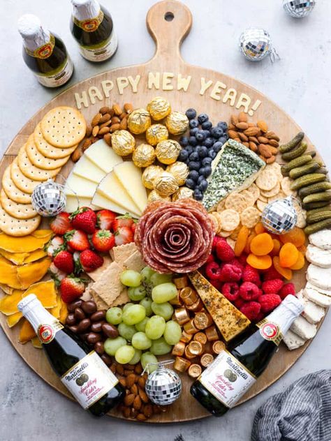 Throw a fun party and ring in the new year with this fantastic New Year's charcuterie board! Endless options of sweet and savory finger foods will keep your guests awake until midnight. New Year’s Eve Food Board, Savoury Platter Ideas Finger Foods, New Years Cheese Board, January Charcuterie Board, New Years Charcuterie Board 2025, New Year’s Eve Charcuterie Board Ideas, New Years Decorations Ideas, Charcuterie Board Ideas New Years Eve, New Years Finger Food Ideas