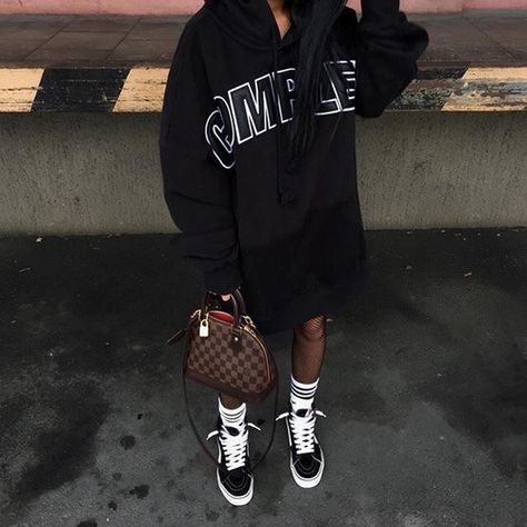 vans, black, and style image Stoplight Aesthetic, Outfits Con Vans, Basic Ootd, Street Wear Style, Vans Outfit, Drip Drip, College Fits, Baddie Fits, Comfy Outfit