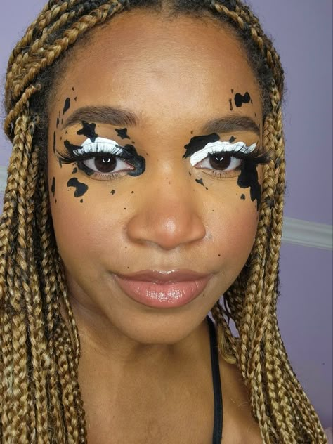 Cow Make Up Look, Cow Print Makeup Looks, Cowboy Makeup Halloween, Cow Inspired Makeup, Cowgirl Face Paint, Cow Face Makeup, Cow Eye Makeup, Cowboy Makeup Ideas, Cowgirl Halloween Makeup