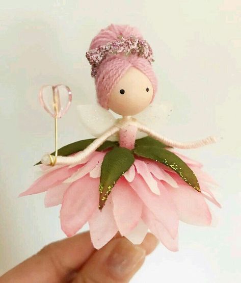 Handmade Fairy, Yarn Dolls, Bendy Doll, Felt Fairy, Fairy Crafts, Doll Diy Crafts, Clothespin Dolls, Paper Flowers Craft, Diy Fairy