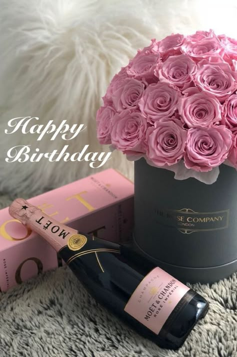 Moet Chandon Aesthetic, Birthday Roses Bouquet, Roses For Birthday, Rose Box Gift, Flowers And Wine, Box Of Roses, Happy Birthday Bouquet, Happy Birthday Flowers Wishes, Happy Birthday Flowers