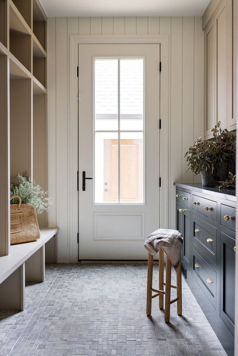 Oct 21, 2021 - This Pin was discovered by Raegan Ray. Discover (and save!) your own Pins on Pinterest Transitional Entry, Mudroom Entryway, Mudroom Laundry Room, Mudroom Design, Laundry Mud Room, Decoration Inspiration, Laundry Room Design, Design Living Room, Low Country