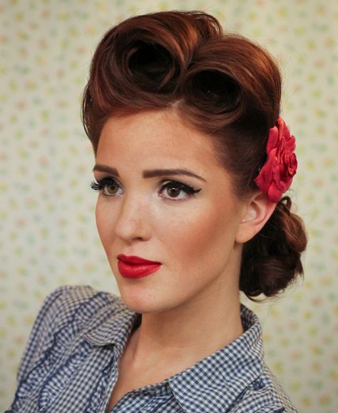 Elegant vintage hairstyle tutorials that will take you back in time Easy Vintage Hairstyles, 50s Hair, Matrix Hairstyle, Pin Up Curls, Vintage Updo, Vintage Hairstyles Tutorial, 1950s Hairstyles, 50s Hairstyles, 1940s Hairstyles