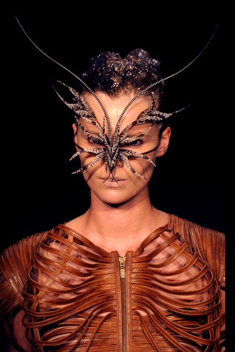 Iris van Herpen Dutch Fashion, Carnival Mask, Iris Van Herpen, Cool Masks, Insect Art, Weird Fashion, Futuristic Fashion, Dutch Design, Futurism