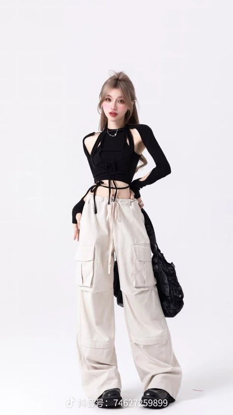 Kpop Outfits Women, Kpop Idol Outfits Inspired, Japanese Ootd, Kpop Dr Stage Outfits, 2000s Japanese Fashion, Acubi Fashion, Mode Turban, Skandinavian Fashion, Tokyo Fashion