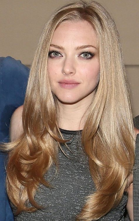 Amanda Seyfried Hairstyles: Radiant Layered Haircut Amanda Seyfried Hair, Allentown Pennsylvania, Blonde Locks, Barbie Hair, Logan Lerman, Minimalist Beauty, Long Layered Haircuts, Long Curls, Eye Makeup Tips