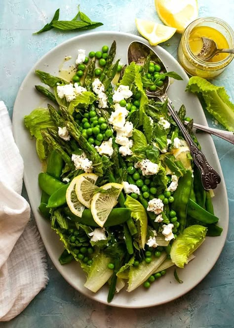 Platter with Spring Salad - with asparagus, peas, snow peas, baby cos lettuce (romaine) and goats cheese Lettuce Romaine, Snow Peas Recipe, Veg Salads, Different Salads, Marinated Vegetables, Salad Inspiration, Spring Meals, Green Salads, Recipetin Eats