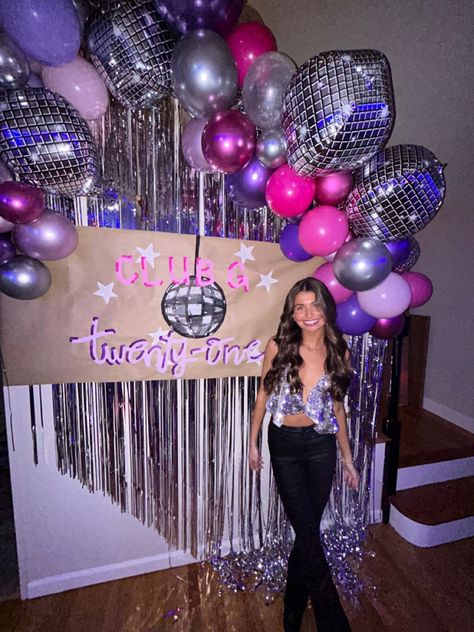 Purple Pink And Silver Birthday Party, Clubbing Party Theme, Purple And Pink Themed Birthday Party, 21 St Birthday Decoration Ideas, Pink And Purple Disco Party, Pink And Purple Bday Decor, Birthday Color Theme Ideas, Pink Purple Birthday Decorations, 21 Birthday Party Ideas Decoration