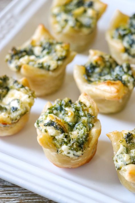 Tarts Mini Savory, Party Plates Food, Feta Cheese Appetizer Recipes, Puff Pastry With Feta Cheese, Pasty Puff Appetizers, Mini Quiche Recipes Puff Pastry, Feta Appetizers For Party, Spinach Tapas, Tartlets Appetizers