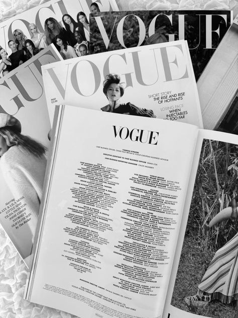 Vogue Prints Black And White, Vogue Vintage Aesthetic, Vintage Vogue Aesthetic, Vogue Magazine Aesthetic, Vogue Subscription, Vogue Aesthetic, Vogue Wallpaper, Vintage Template, Vogue Style