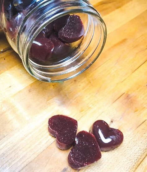 DIY Vitamin Gummies For The Whole Family - The Lost Herbs How To Make Your Own Gummies, Homemade Vitamins, Herbal Gummies, Olly Vitamins, Focus Vitamins, Herbal Vitamins, Homemade Gummies, Inflammatory Diet Recipes, Vitamin C Gummies