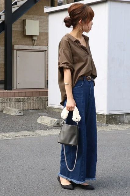 Oversized Tops Clothing Trend Japanese Street Style Japanese Outfits Casual, Japan Street Style, Japanese Street Style, Japanese Minimalist Fashion, Japanese Style Clothing, Japanese Fashion Women, Japan Fashion Street, Minimalist Fashion Women, Japan Street