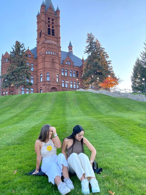 #syracuse #syracuseuniversity #collegefriends #collegelife #collegeaesthetic #collegepartylife #syracuselife #syracuseinspo Syracuse University Aesthetic, Syracuse Aesthetic, College Tours, College Football Outfits, Instagram Ad Campaigns, University Aesthetic, College Tour, College Vision Board, University Of Richmond