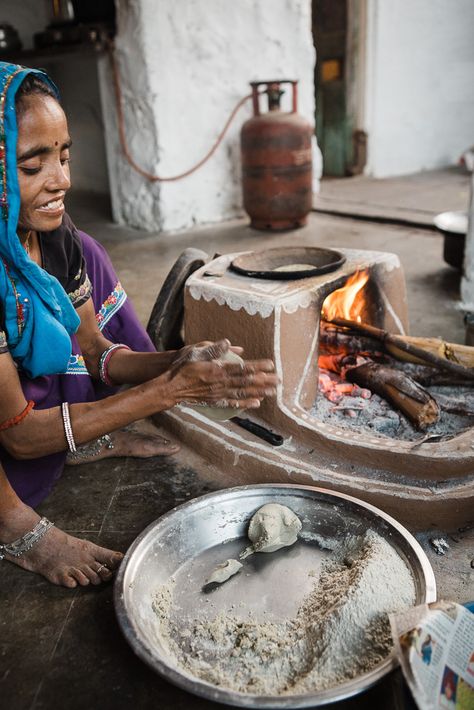 CulturallyOurs creative travel retreat to India cooking on a wood stove in a village #woodstove #outdoor #outdoorcooking #healthy #indianfood #authentic Indian Village Cooking, Haveli Design, Village Cooking, Mud Hut, History Wallpaper, Village Food, Old Stove, Cooking Photography, Self Help Group