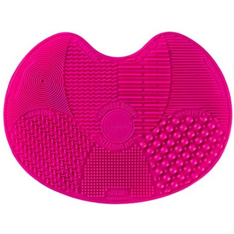 Sigma Beauty Express Brush Cleaning Mat >>> Read more reviews of the product by visiting the link on the image. (This is an affiliate link) #MakeupBrushesTools Best Makeup Brush Cleaner, Makeup Gift Ideas, Travel Makeup Kit, Makeup Cleaning, Makeup Brush Cleaning Mat, Amazon Wedding Registry, Vegan Makeup Brushes, Sleek Makeup, Silicone Makeup