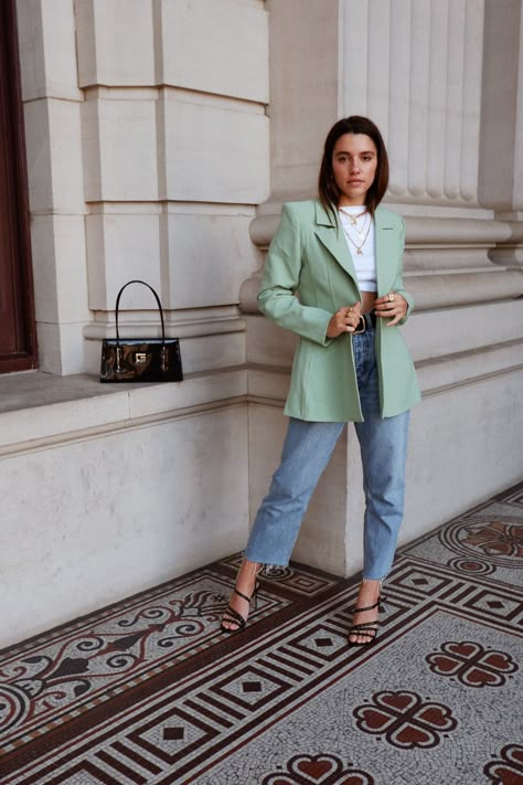 Mint Blazer Outfit, Mint Green Fashion, Green Blazer Outfit, Mint Green Outfits, White Tees Outfit, Mint Green Blazer, Mint Green Jacket, Blazer Verde, Cropped White Tee