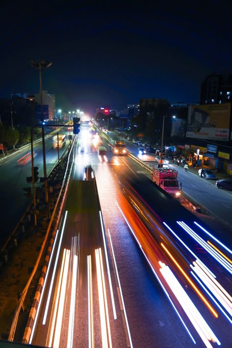 Night, Street photography Light Motion Photography, Photography Slow Shutter Speed, Long Exposer Photography, Low Aperture Photography, Aperture Photography Ideas, Fast Shutter Speed Photography Ideas, High Shutter Speed Photography, Long Shutter Speed Photography, Slow Shutter Photography