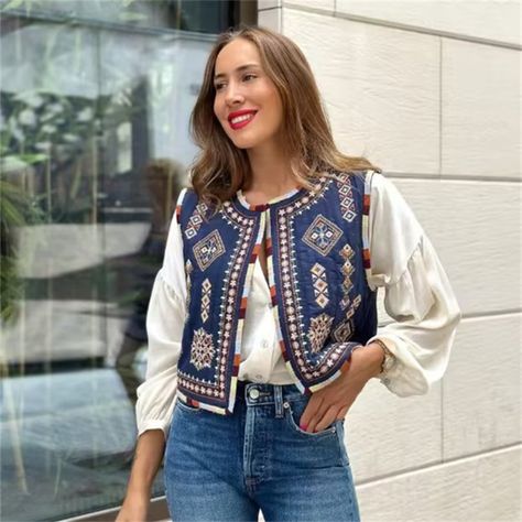 A.A.Y FASHION ❤️ FREE SHIPP https://aayfashion.com/products/embroidered-vest-ladies-gilet-a-a-y-fashion Autumn Ootd, Waistcoat Fashion, Style Uniform, Embroidered Vest, Boho Vest, Retro Country, Cardigan Crop Top, Sale Clothing, Cardigan Crop