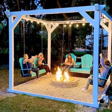 Garden Swings Around Firepit with... - Pallet Wood Projects | Facebook Backyard Entertaining Area, Diy Backyard Patio, Fire Pit Ideas, Backyard Entertaining, Backyard Remodel, Back Yard Ideas, Backyard Inspiration, Backyard Diy Projects, Backyard Fire