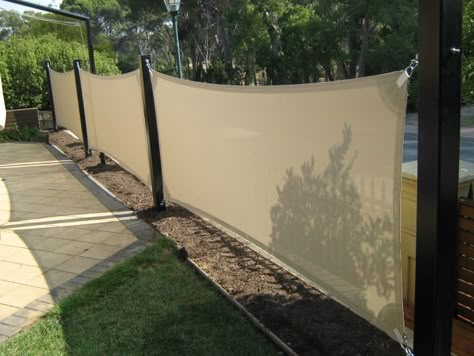 Vertical shade sails, a option for privacy fence? If ever needed. Ombra Pergola, Backyard Privacy Screen, Diy Privacy Screen, Privacy Ideas, Privacy Wall, Backyard Shade, Backyard Gazebo, Shade Sails, Backyard Privacy