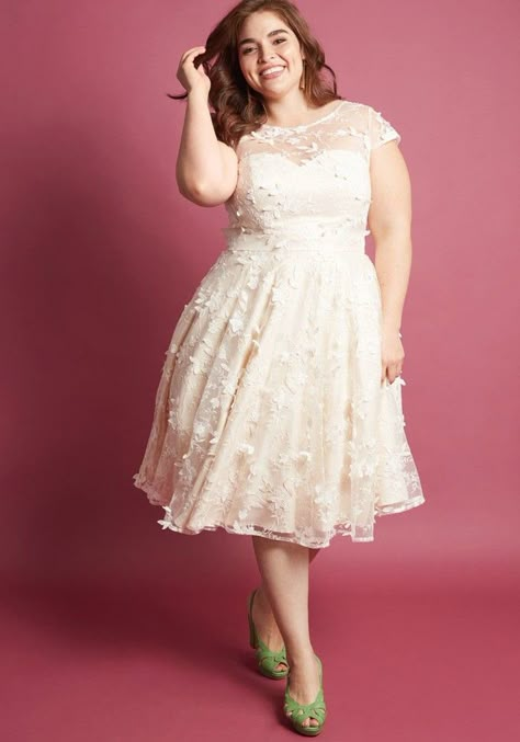 London Eyes, Party Outfit Casual, 2nd Marriage, Short Bridal Gown, Plus Wedding Dresses, Mom Dresses, Mini Wedding Dresses, Plus Size Bride, Plus Size Gowns