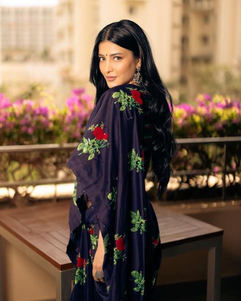 Shruti Hassan Saree, Essence Types, Shruthi Hasan, Kamal Haasan, Shruti Hasan, Shruti Haasan, Shruti Hassan, Bollywood Cinema, Hindi Actress