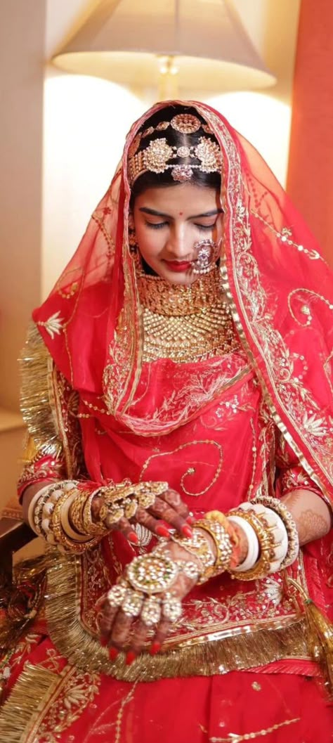 Rajputi Bride Wedding, Rajput Wedding Brides, Rajput Bride Royal, Royal Rajputi Look, Rajputi Wedding, Rajput Bride, Rajput Wedding, Bharti Jha, Rajput Poshak